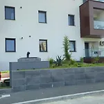 Roka 35 Apartament Bucureşti